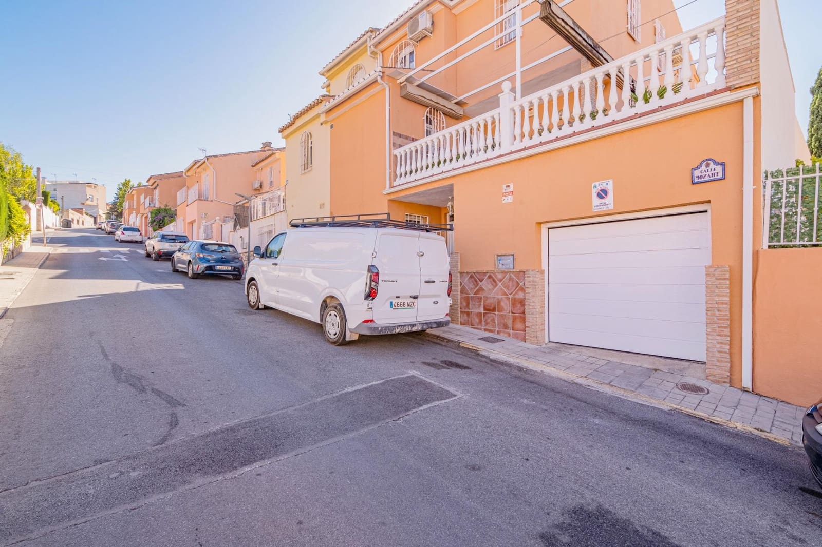 Chalet de 5 habitaciones en Jun en venta con piscina garaje - 279.900 € (Ref: 9674986)