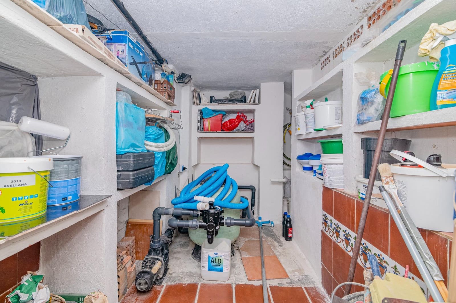 Chalet de 5 habitaciones en Jun en venta con piscina garaje - 279.900 € (Ref: 9674986)