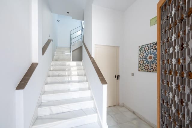 Apartamento de 4 habitaciones en La Zubia en venta con garaje - 392.000 € (Ref: 9674988)