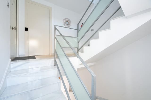 Apartamento de 4 habitaciones en La Zubia en venta con garaje - 392.000 € (Ref: 9674988)