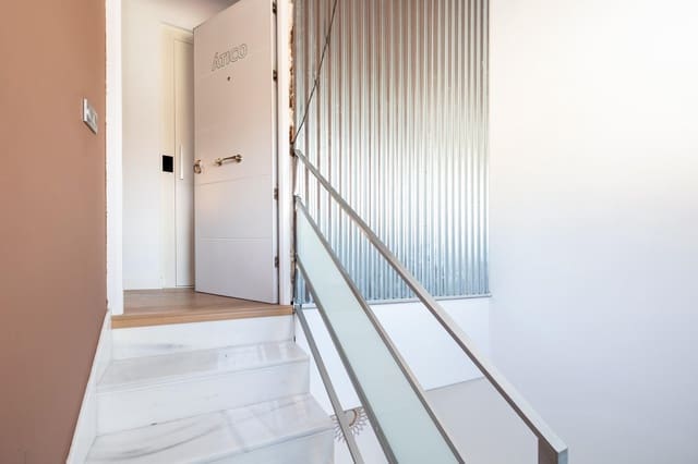 Apartamento de 4 habitaciones en La Zubia en venta con garaje - 392.000 € (Ref: 9674988)