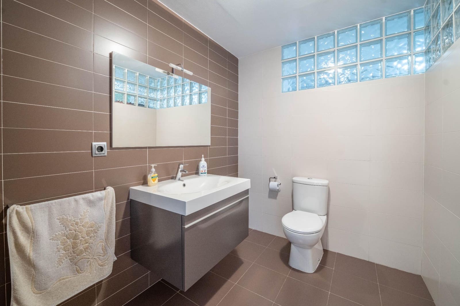 3 sypialnia Willa na sprzedaż w Guejar Sierra z garażem - 349 000 € (Ref: 9674991)