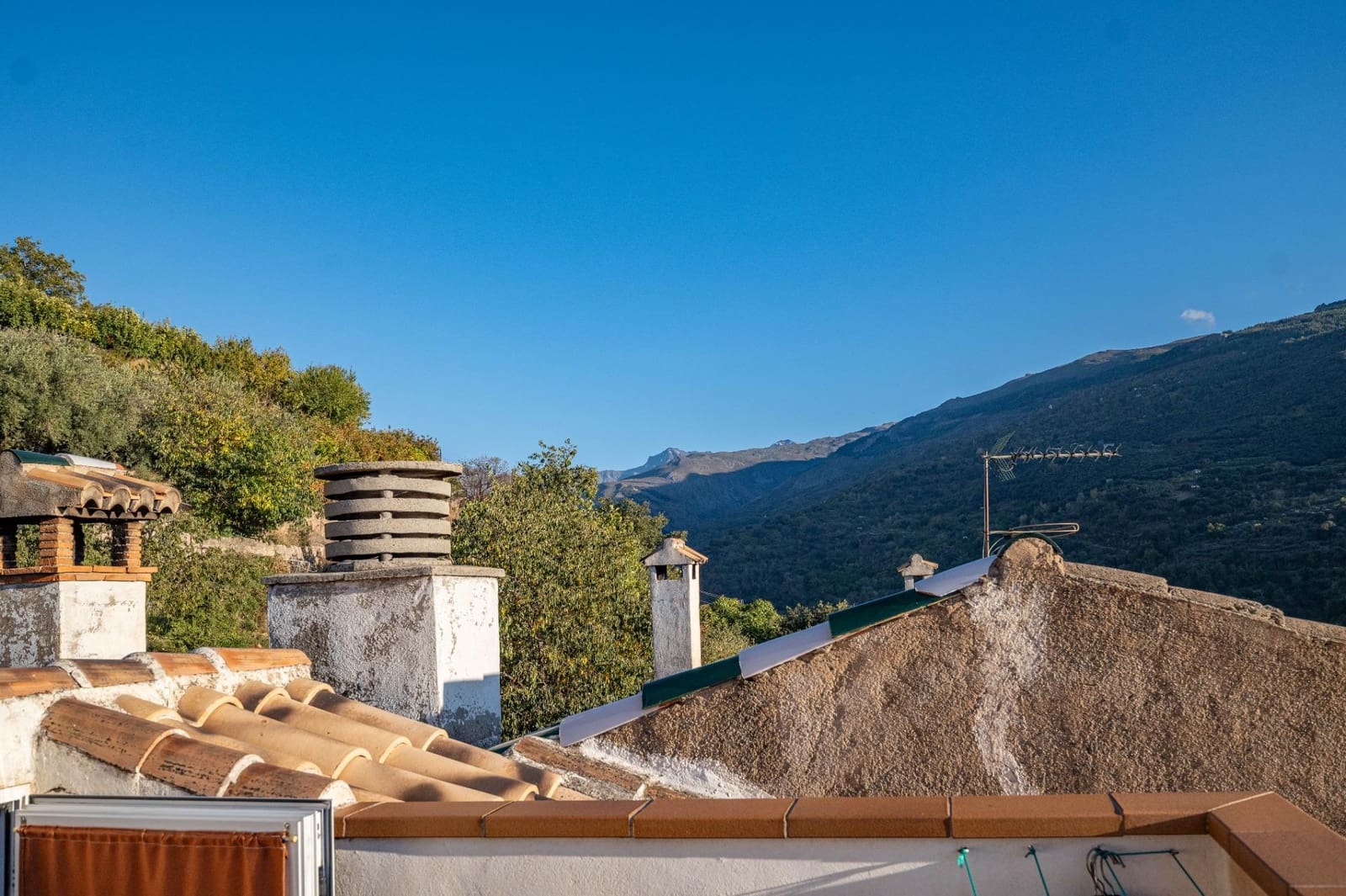 3 sypialnia Willa na sprzedaż w Guejar Sierra z garażem - 349 000 € (Ref: 9674991)