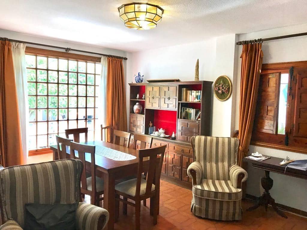 5 bedroom Villa for sale in La Zubia with garage - € 460,000 (Ref: 9674993)