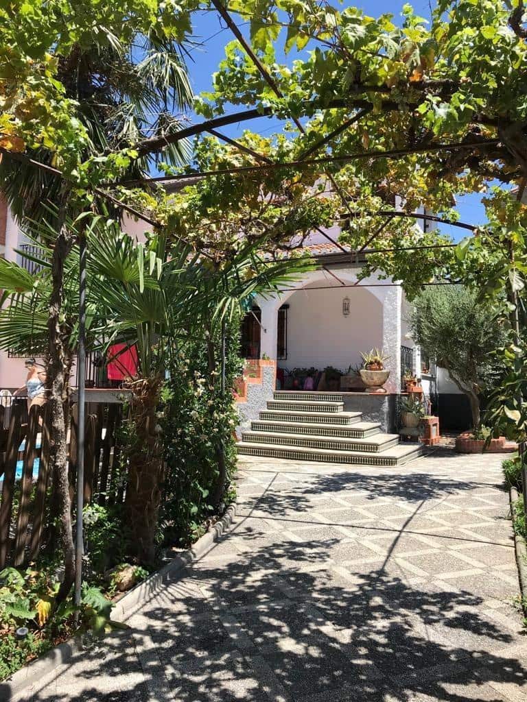 5 bedroom Villa for sale in La Zubia with garage - € 460,000 (Ref: 9674993)