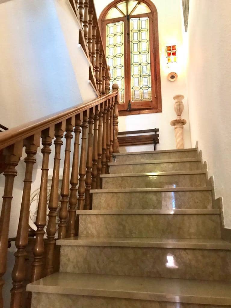 5 bedroom Villa for sale in La Zubia with garage - € 460,000 (Ref: 9674993)