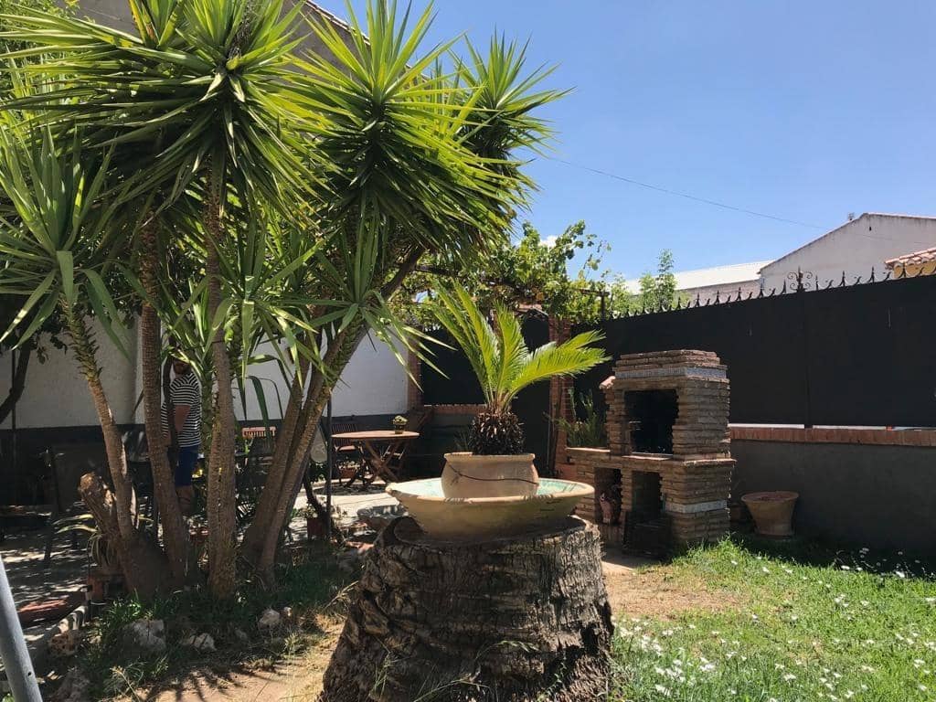 5 bedroom Villa for sale in La Zubia with garage - € 460,000 (Ref: 9674993)