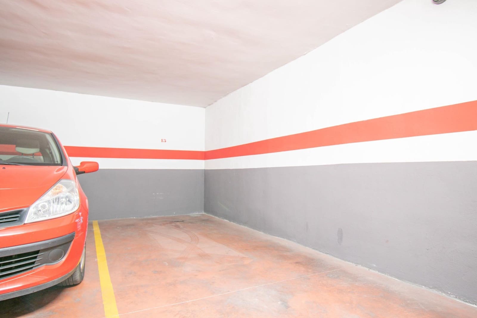 Garage for sale in Granada city - € 16,000 (Ref: 9674995)