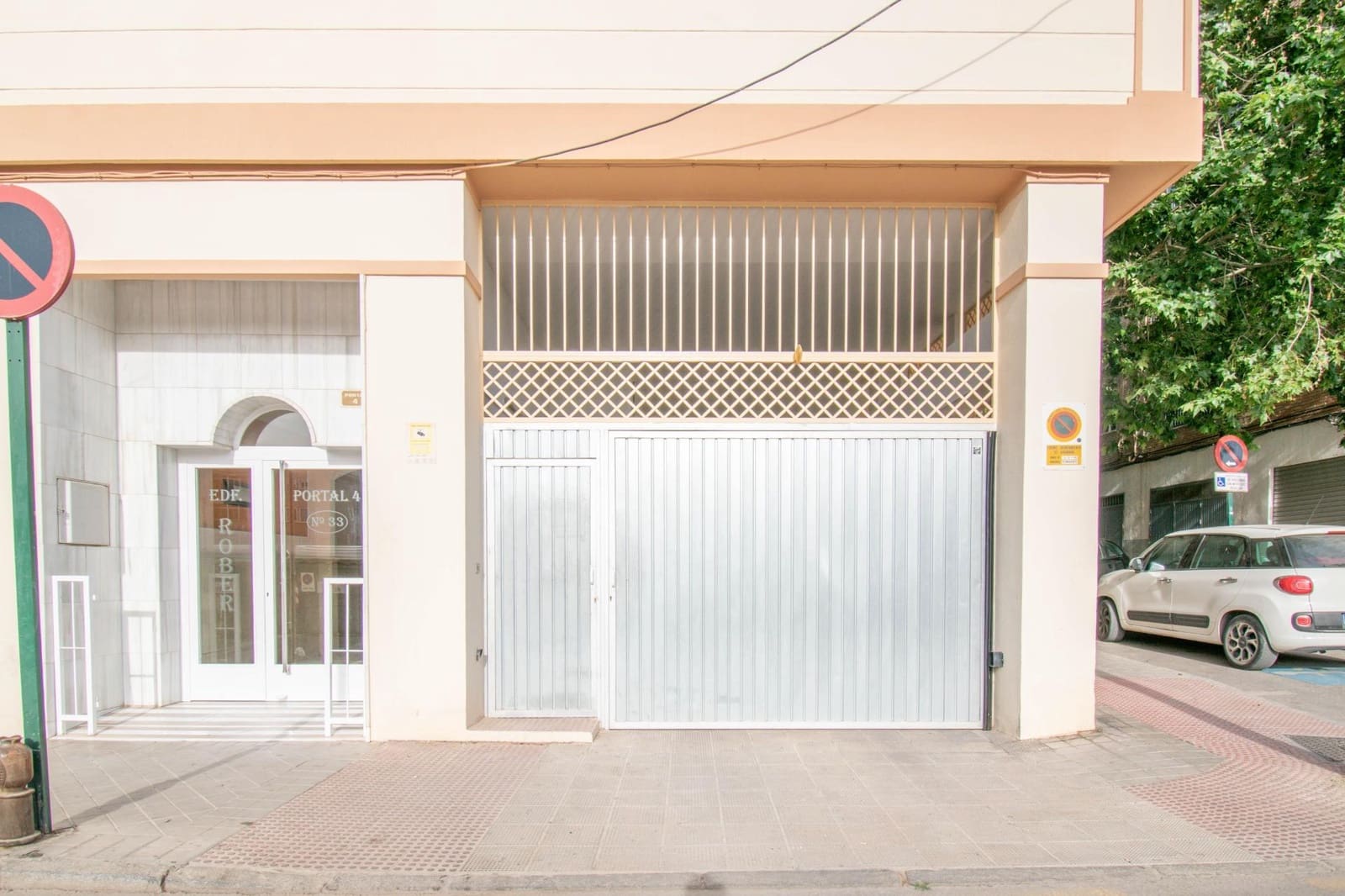 Garage for sale in Granada city - € 16,000 (Ref: 9674995)