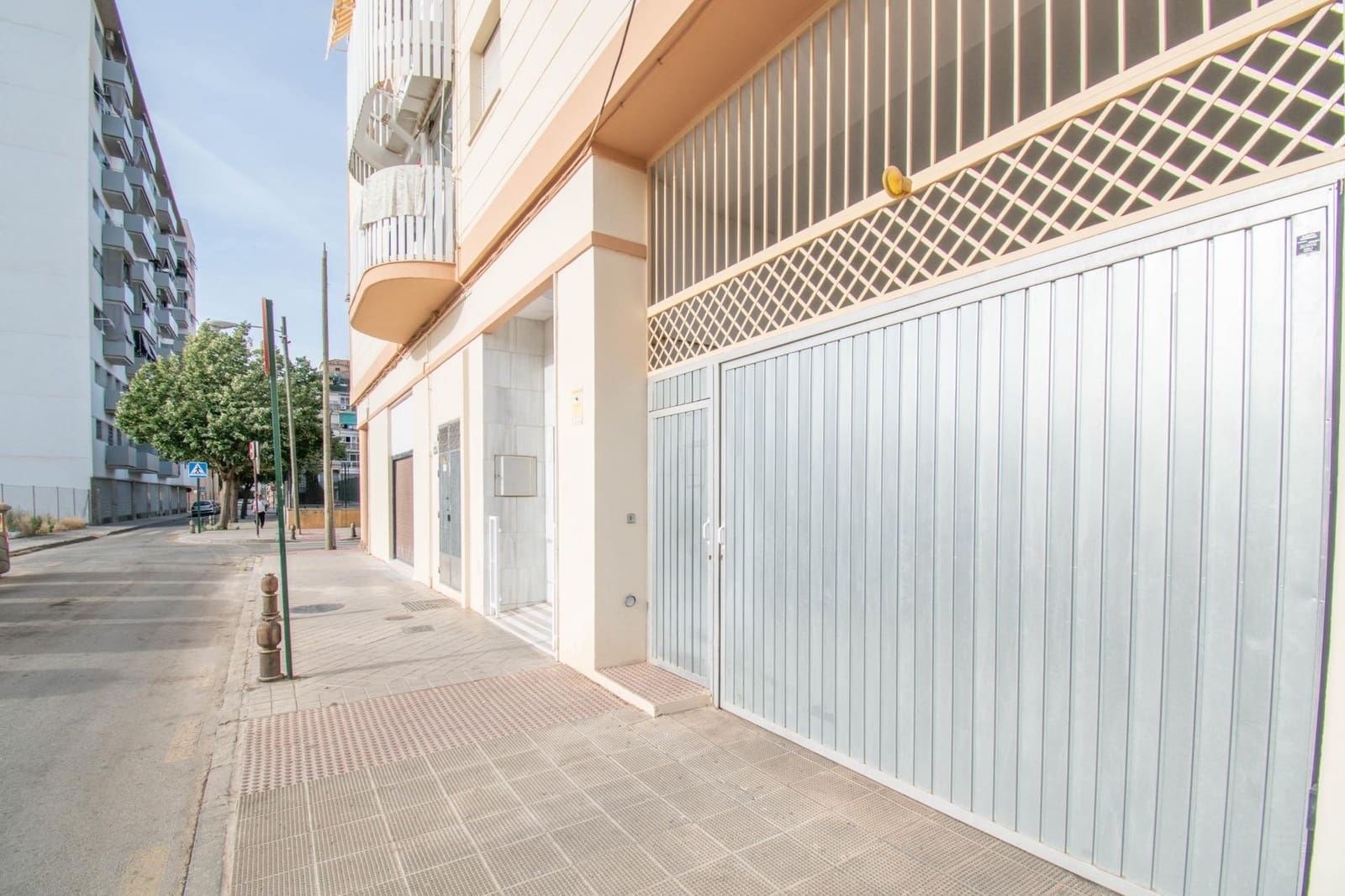 Garage for sale in Granada city - € 16,000 (Ref: 9674995)