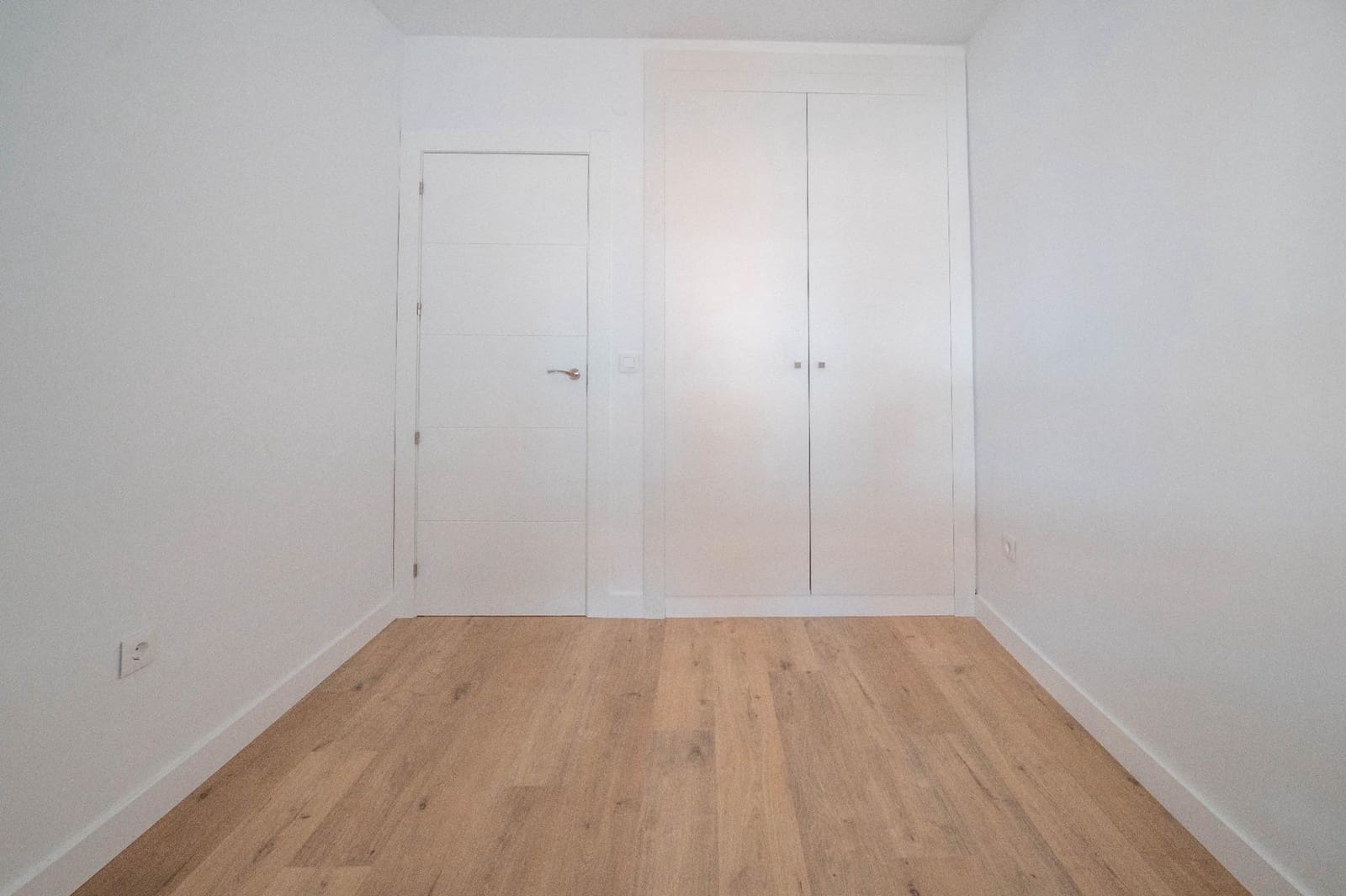 3 bedroom Flat for sale in Granada city with garage - € 398,000 (Ref: 9674996)