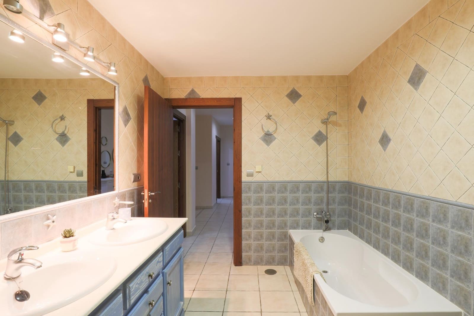 Chalet de 5 habitaciones en Padul en venta con garaje - 380.000 € (Ref: 9674997)