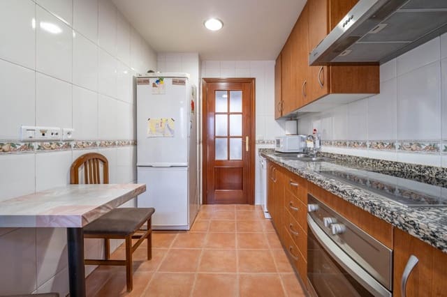 3 Zimmer Wohnung zu verkaufen in Granada Stadt mit Garage - 227.990 € (Ref: 9674998)