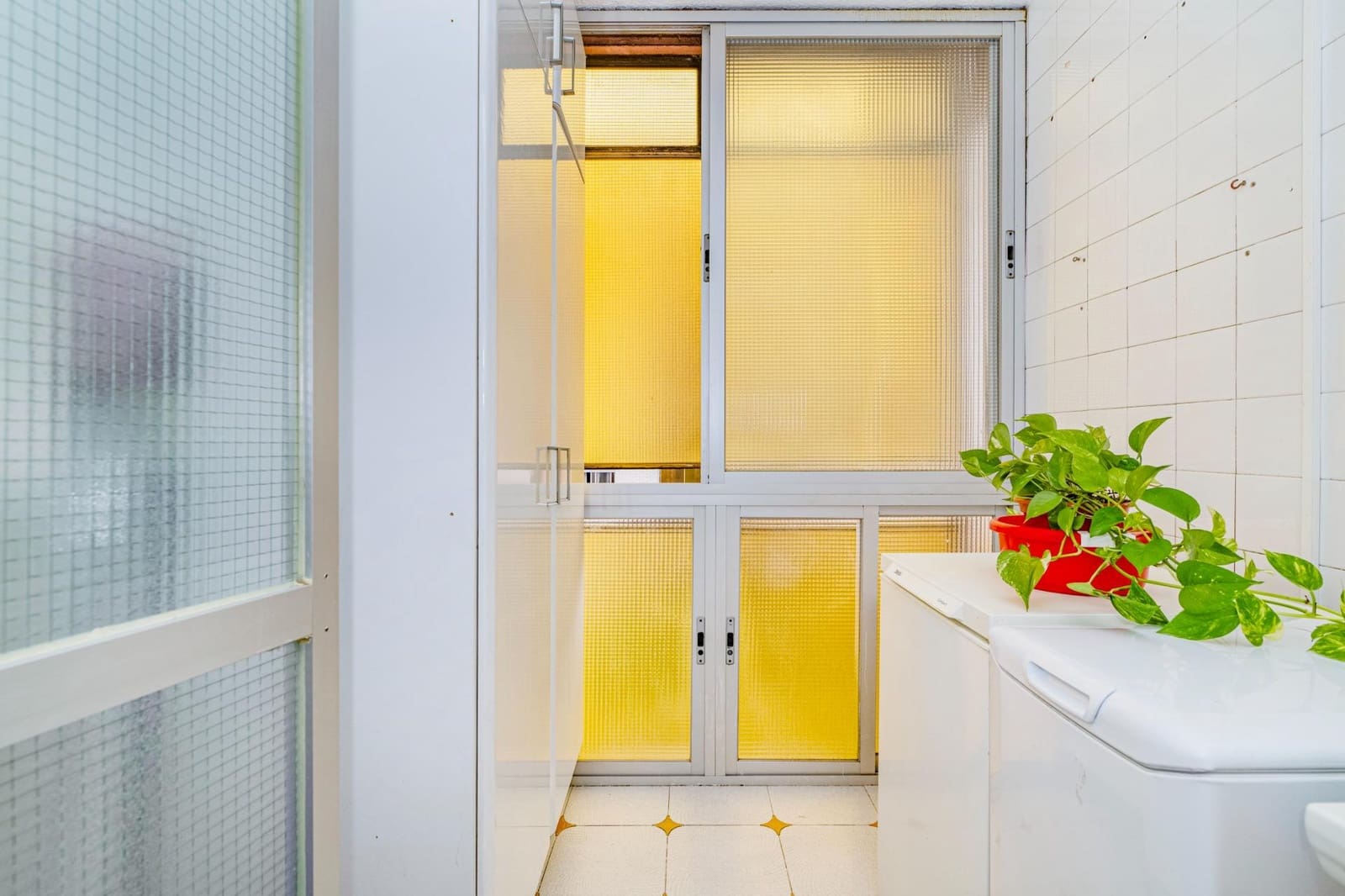 4 bedroom Flat for sale in Granada city with garage - € 360,000 (Ref: 9674999)