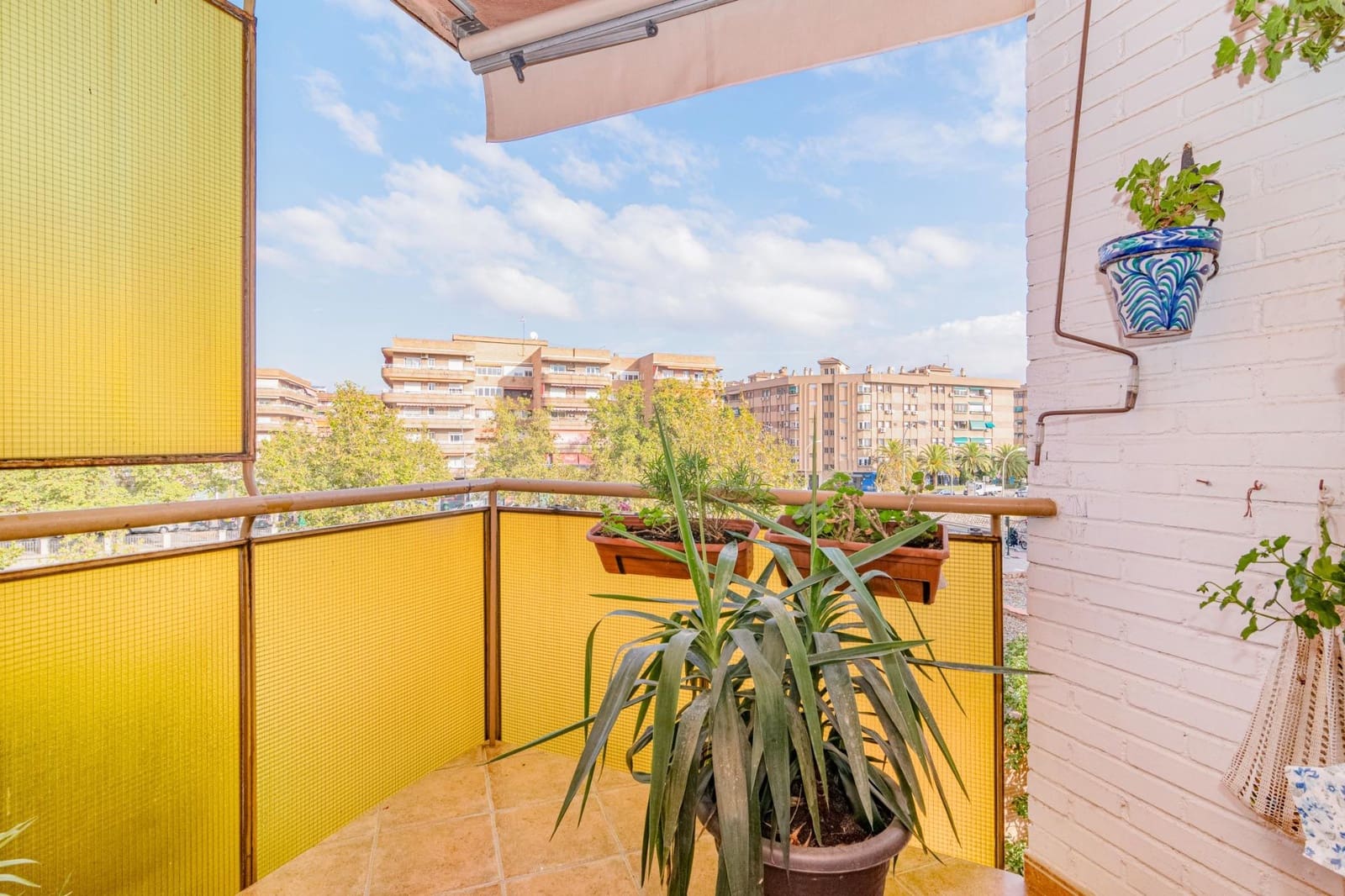 4 bedroom Flat for sale in Granada city with garage - € 360,000 (Ref: 9674999)