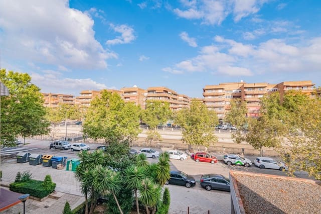 4 bedroom Flat for sale in Granada city with garage - € 360,000 (Ref: 9674999)