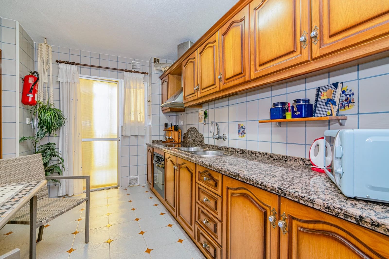 4 bedroom Flat for sale in Granada city with garage - € 360,000 (Ref: 9674999)