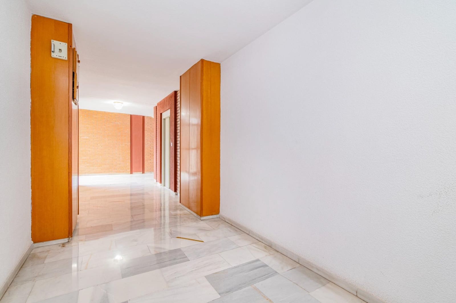 4 bedroom Flat for sale in Granada city with garage - € 360,000 (Ref: 9674999)