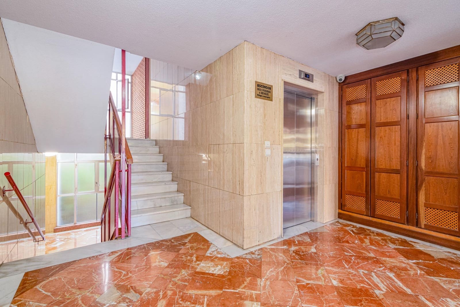 4 bedroom Flat for sale in Granada city with garage - € 360,000 (Ref: 9674999)