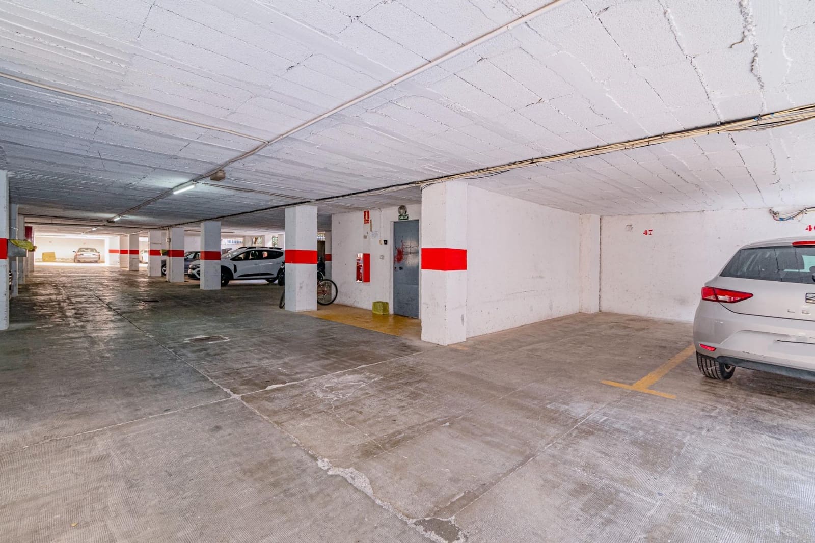 4 bedroom Flat for sale in Granada city with garage - € 360,000 (Ref: 9674999)