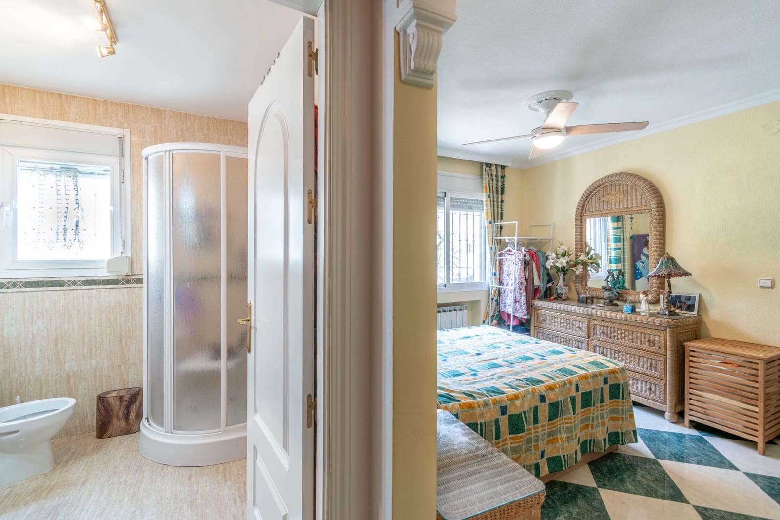 4 slaapkamer Rijtjeshuis te koop in Las Gabias met garage - € 310.000 (Ref: 9675000)