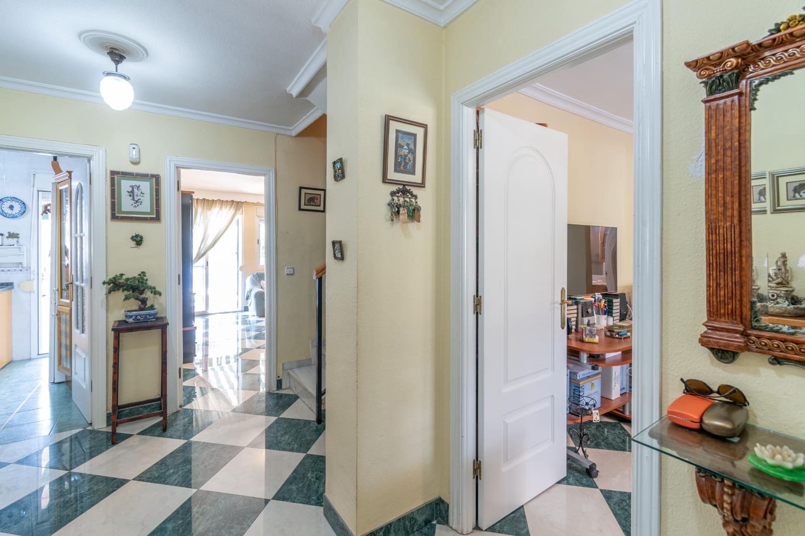 4 slaapkamer Rijtjeshuis te koop in Las Gabias met garage - € 310.000 (Ref: 9675000)