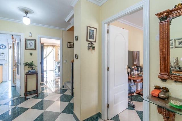 Adosado de 4 habitaciones en Las Gabias en venta con garaje - 310.000 € (Ref: 9675000)