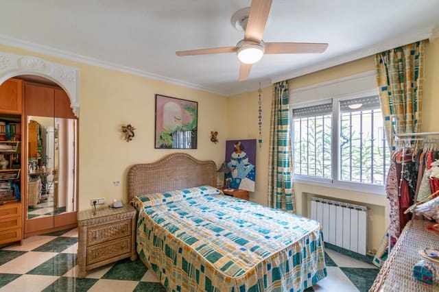 Adosado de 4 habitaciones en Las Gabias en venta con garaje - 310.000 € (Ref: 9675000)