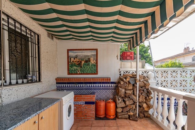 Adosado de 4 habitaciones en Las Gabias en venta con garaje - 310.000 € (Ref: 9675000)