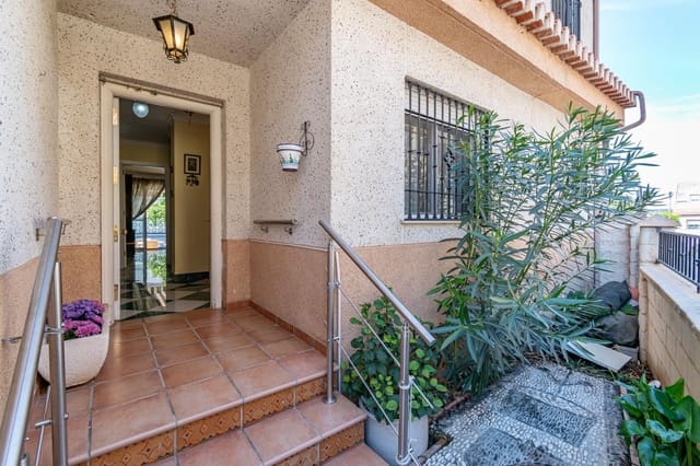 Adosado de 4 habitaciones en Las Gabias en venta con garaje - 310.000 € (Ref: 9675000)