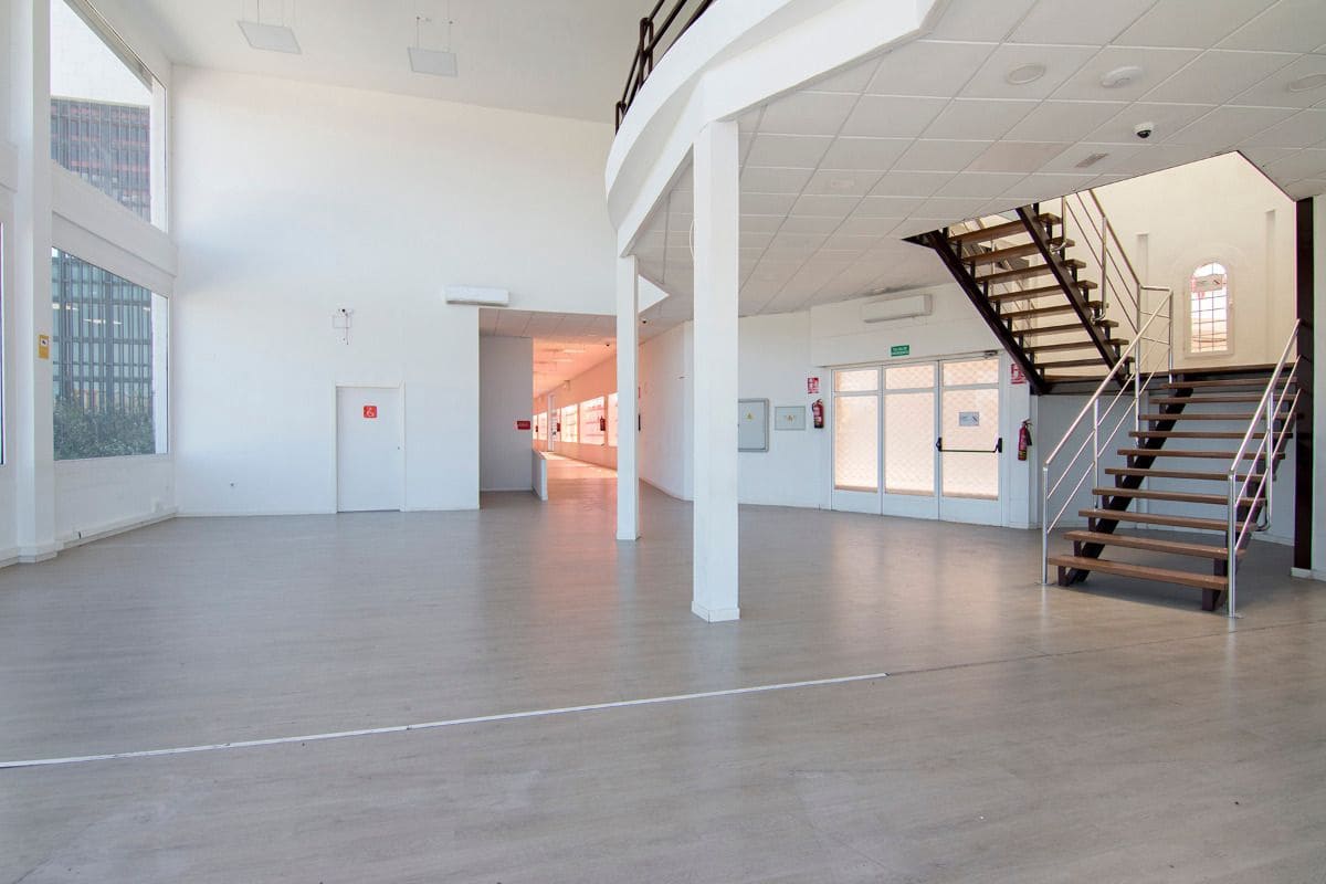 Business for sale in Pulianas with garage - € 1,200,000 (Ref: 9675001)