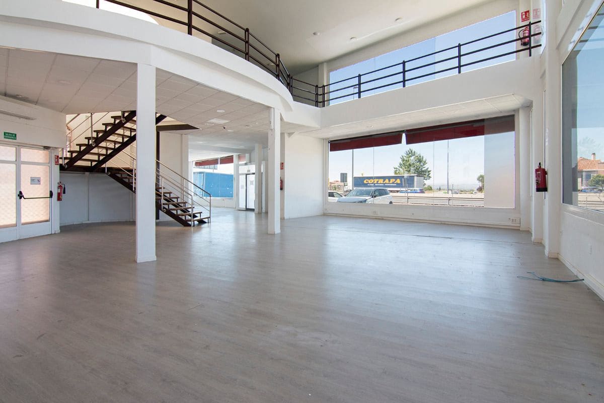 Business for sale in Pulianas with garage - € 1,200,000 (Ref: 9675001)