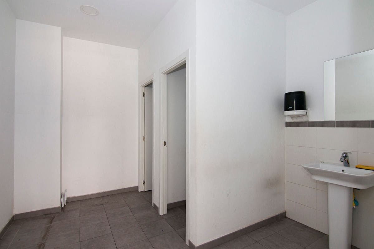 Business for sale in Pulianas with garage - € 1,200,000 (Ref: 9675001)