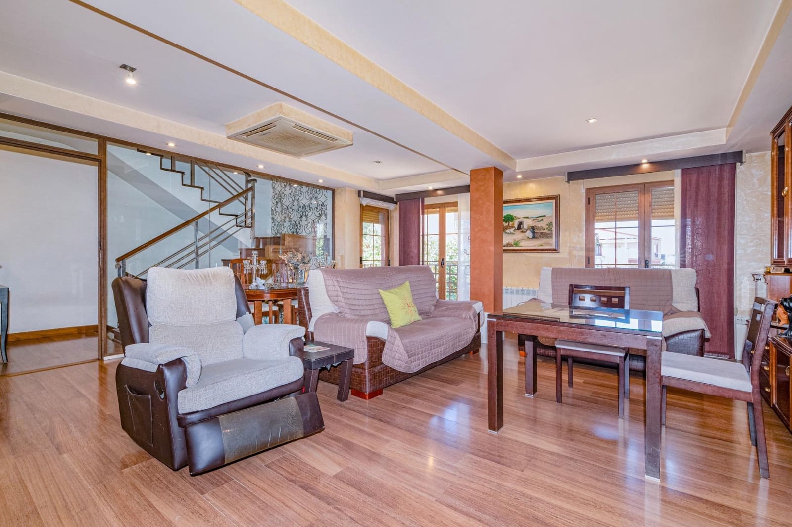 6 bedroom Terraced Villa for sale in Granada city - € 385,000 (Ref: 9675003)