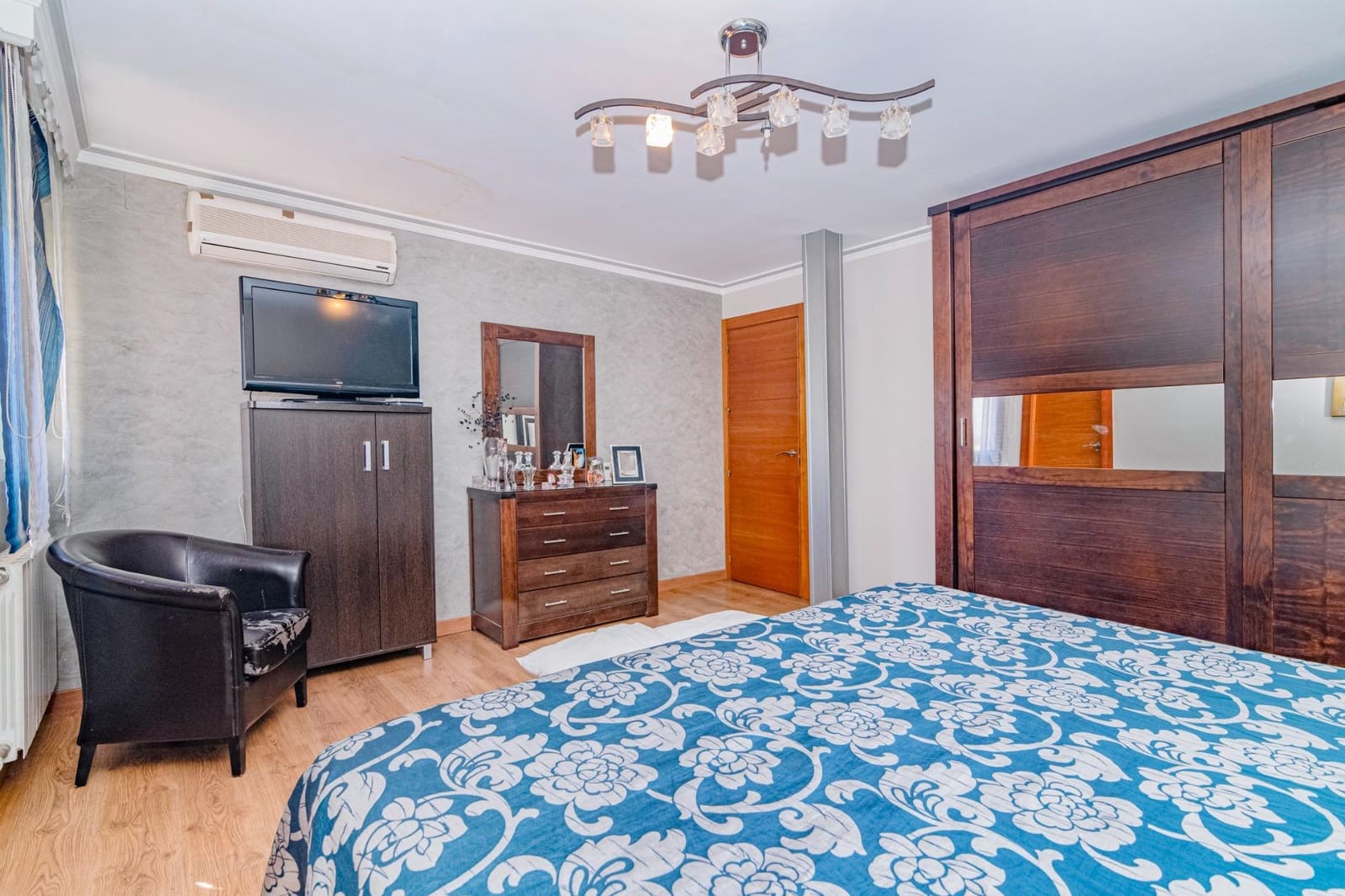 6 bedroom Terraced Villa for sale in Granada city - € 385,000 (Ref: 9675003)