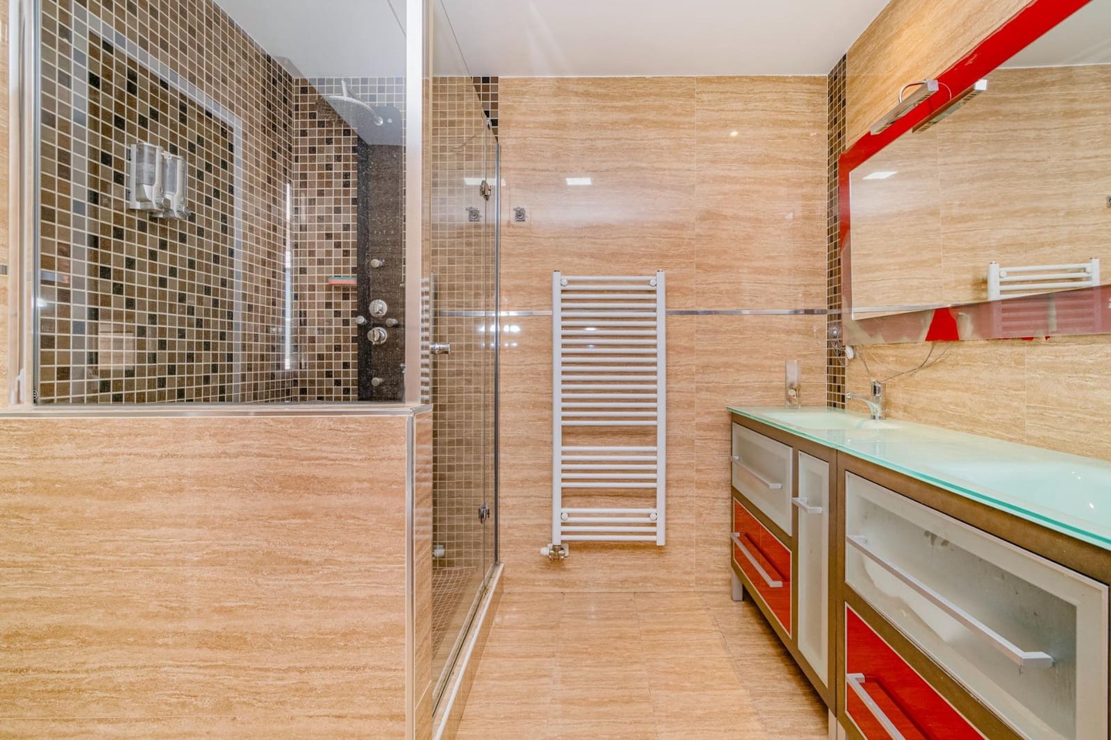 6 bedroom Terraced Villa for sale in Granada city - € 385,000 (Ref: 9675003)