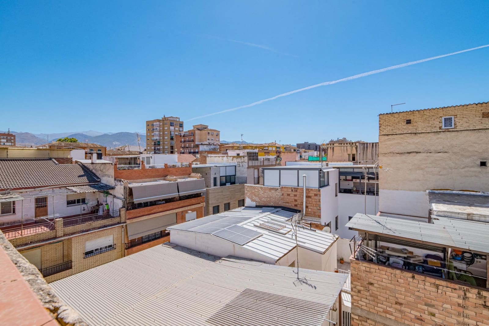 6 bedroom Terraced Villa for sale in Granada city - € 385,000 (Ref: 9675003)