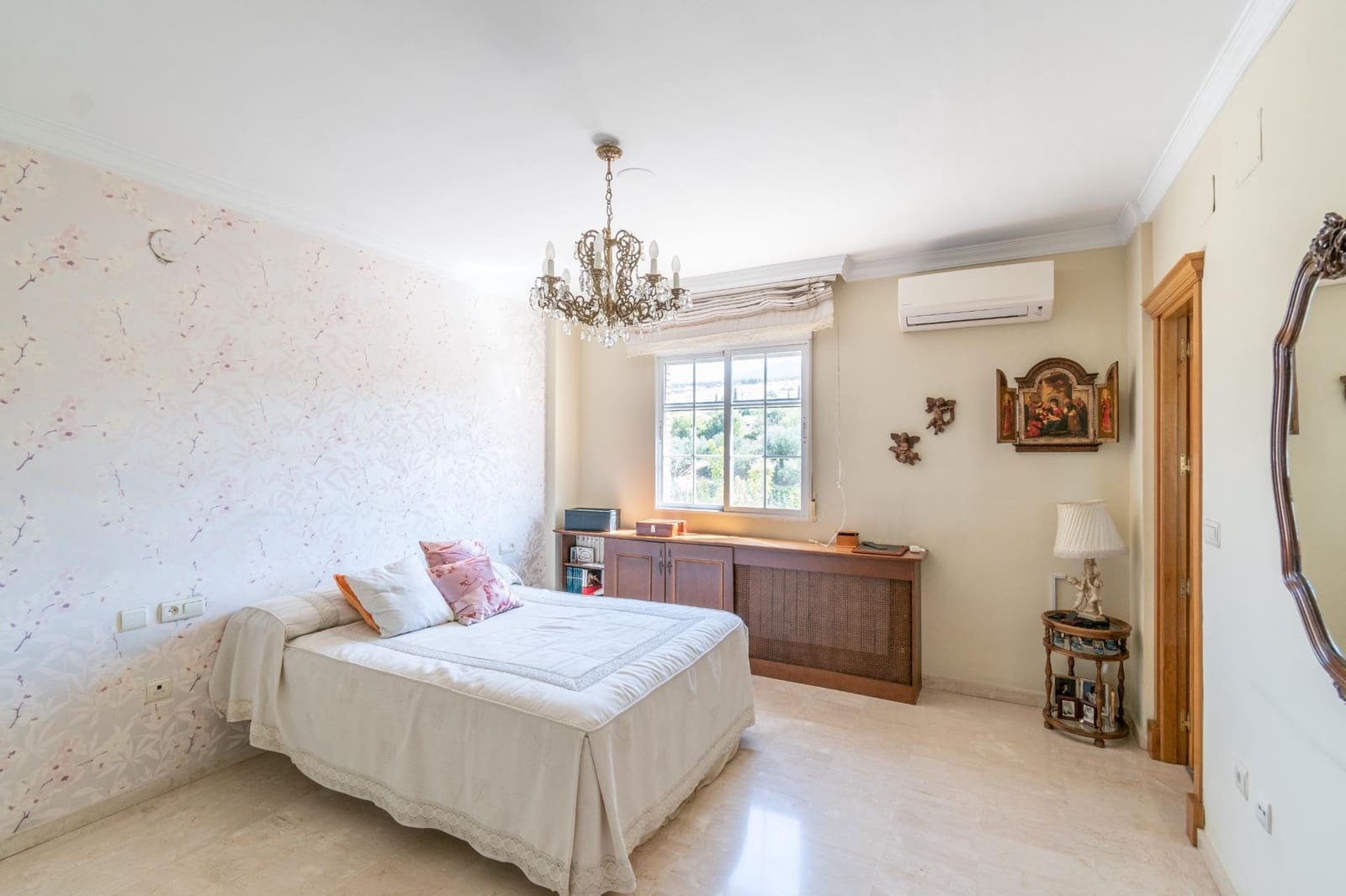 4 bedroom Villa for sale in La Zubia with pool garage - € 380,000 (Ref: 9675004)