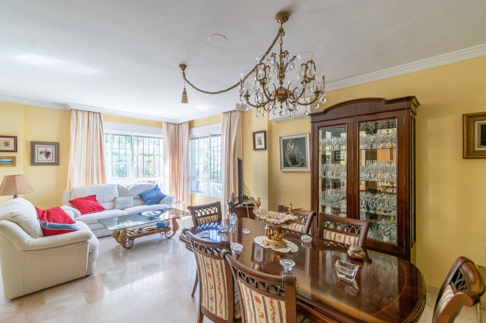 4 bedroom Villa for sale in La Zubia with pool garage - € 380,000 (Ref: 9675004)