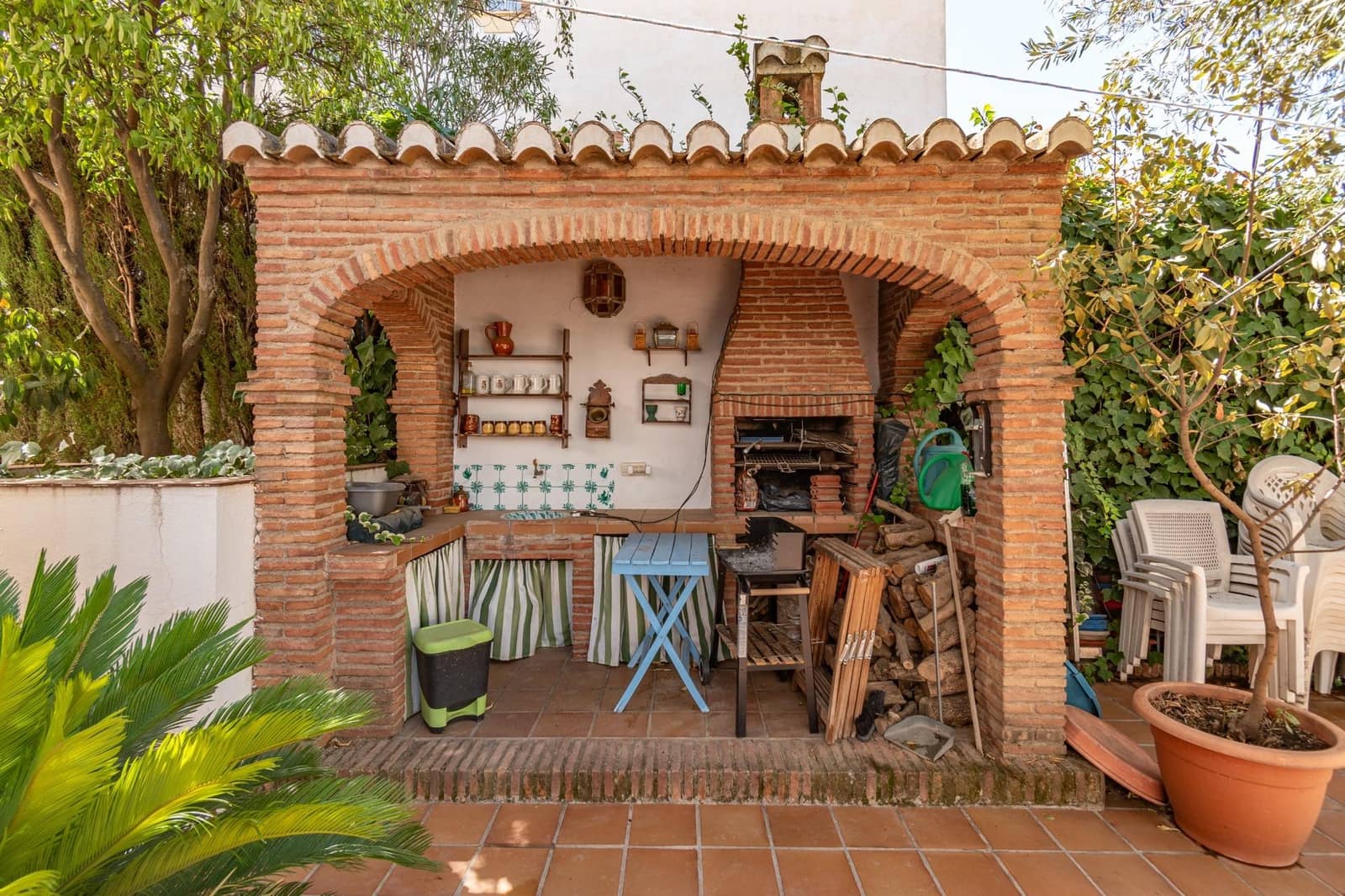 4 bedroom Villa for sale in La Zubia with pool garage - € 380,000 (Ref: 9675004)