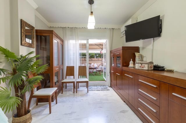 Piso de 2 habitaciones en Churriana de la Vega en venta - 179.900 € (Ref: 9675005)