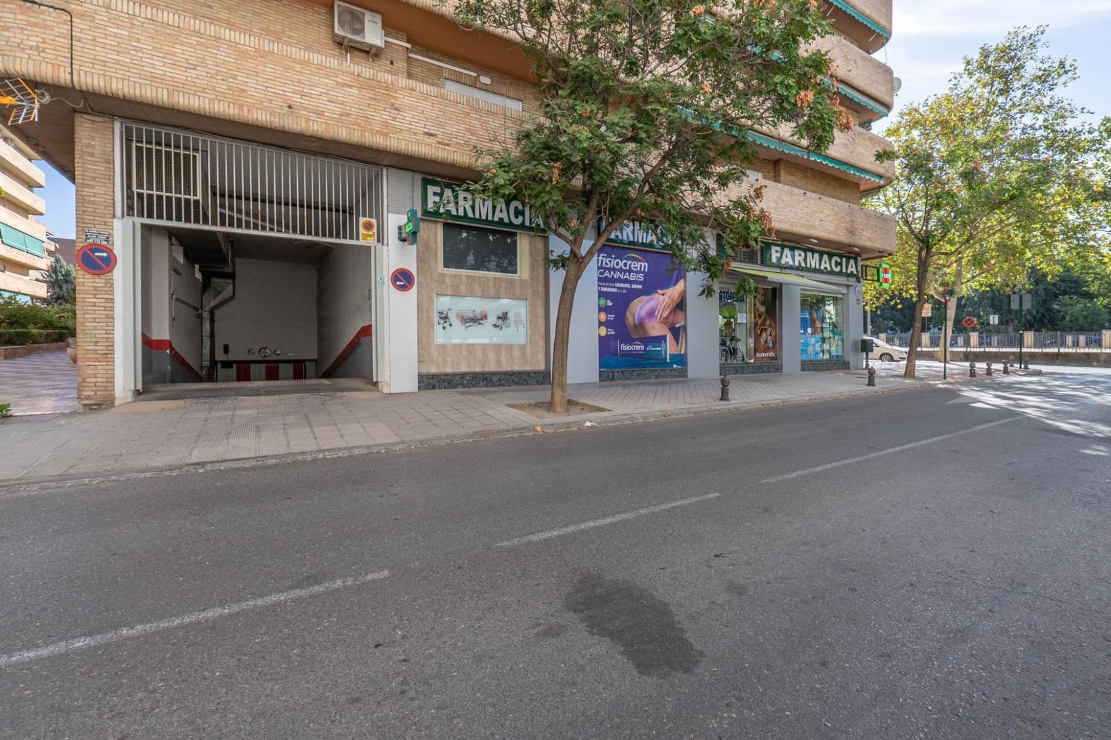 Garage for sale in Granada city - € 35,000 (Ref: 9675006)
