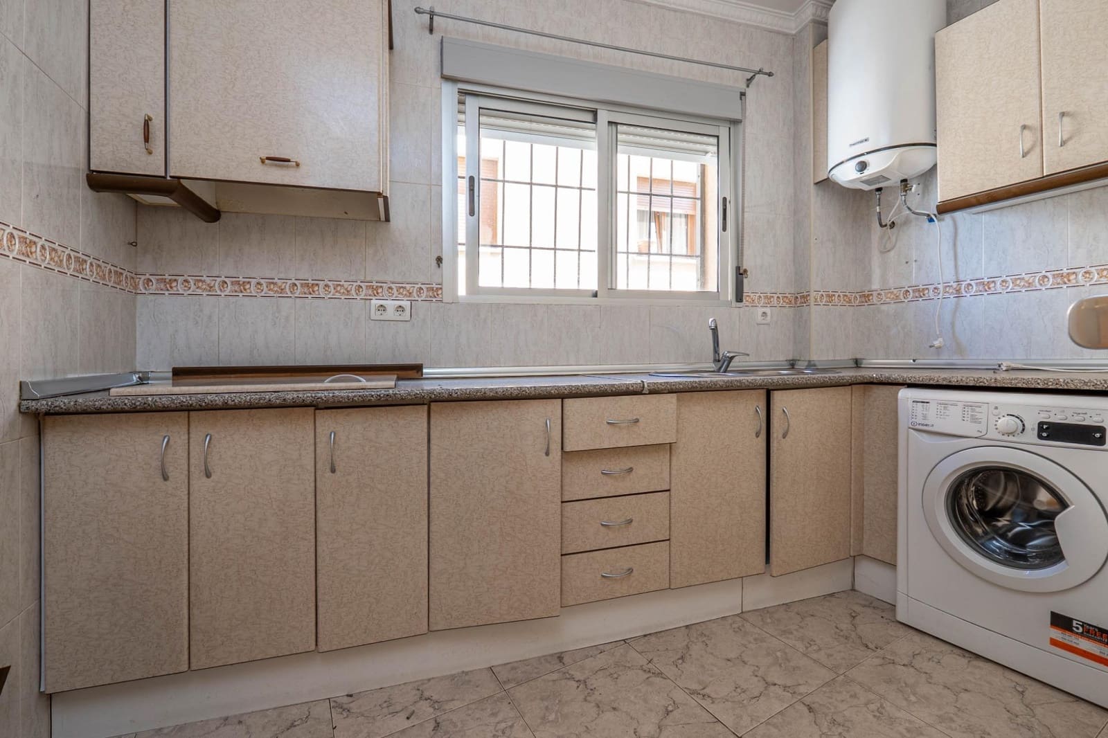 11 sypialnia Apartament na sprzedaż w Guadix z garażem - 300 000 € (Ref: 9675007)