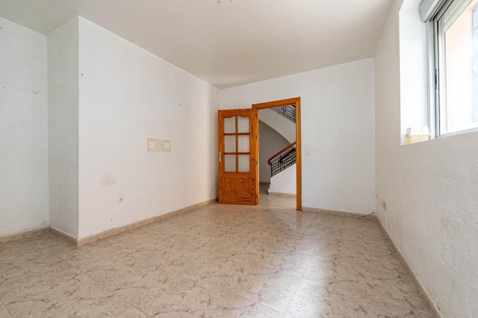 11 sypialnia Apartament na sprzedaż w Guadix z garażem - 300 000 € (Ref: 9675007)