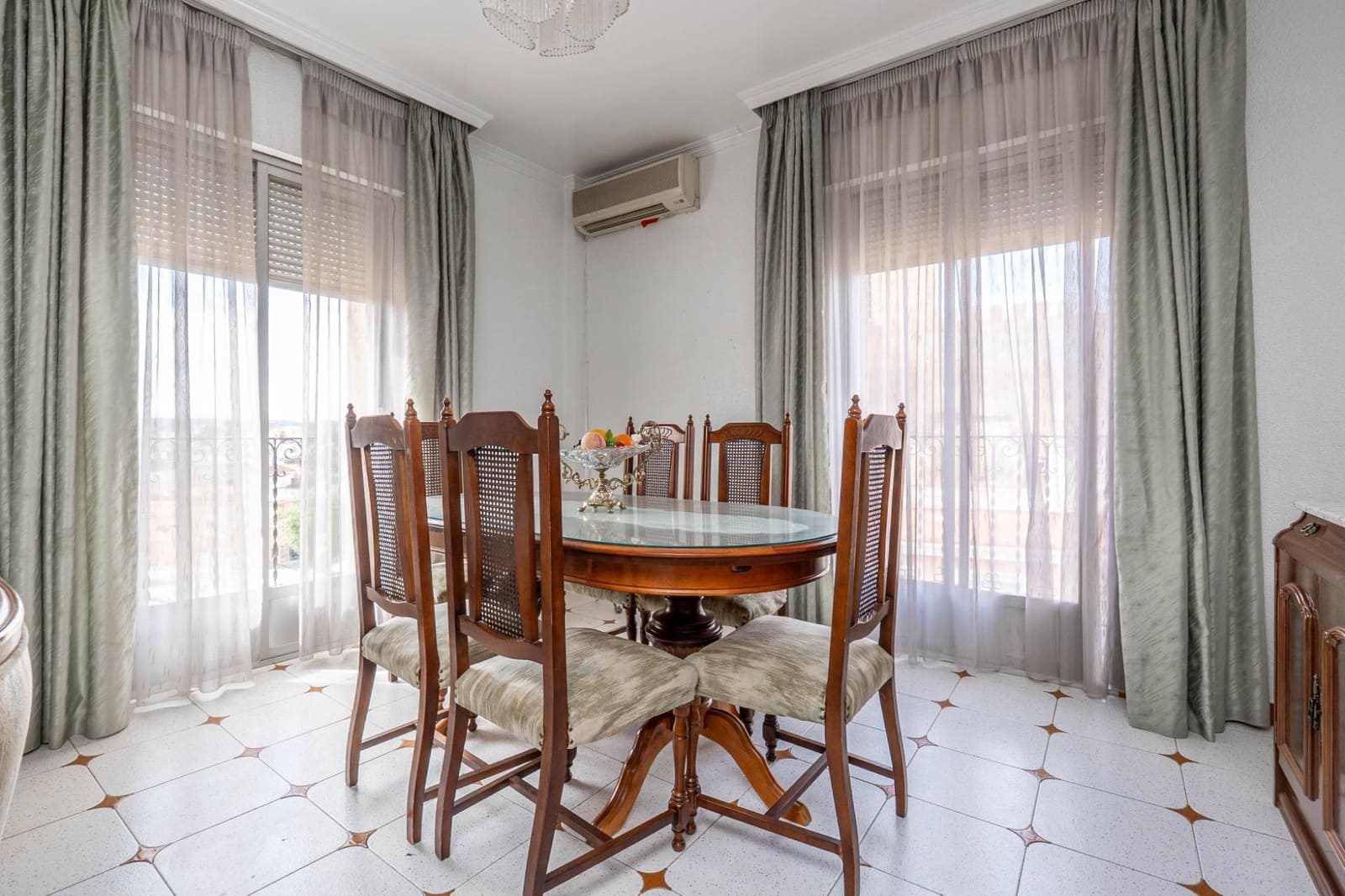 11 sypialnia Apartament na sprzedaż w Guadix z garażem - 300 000 € (Ref: 9675007)