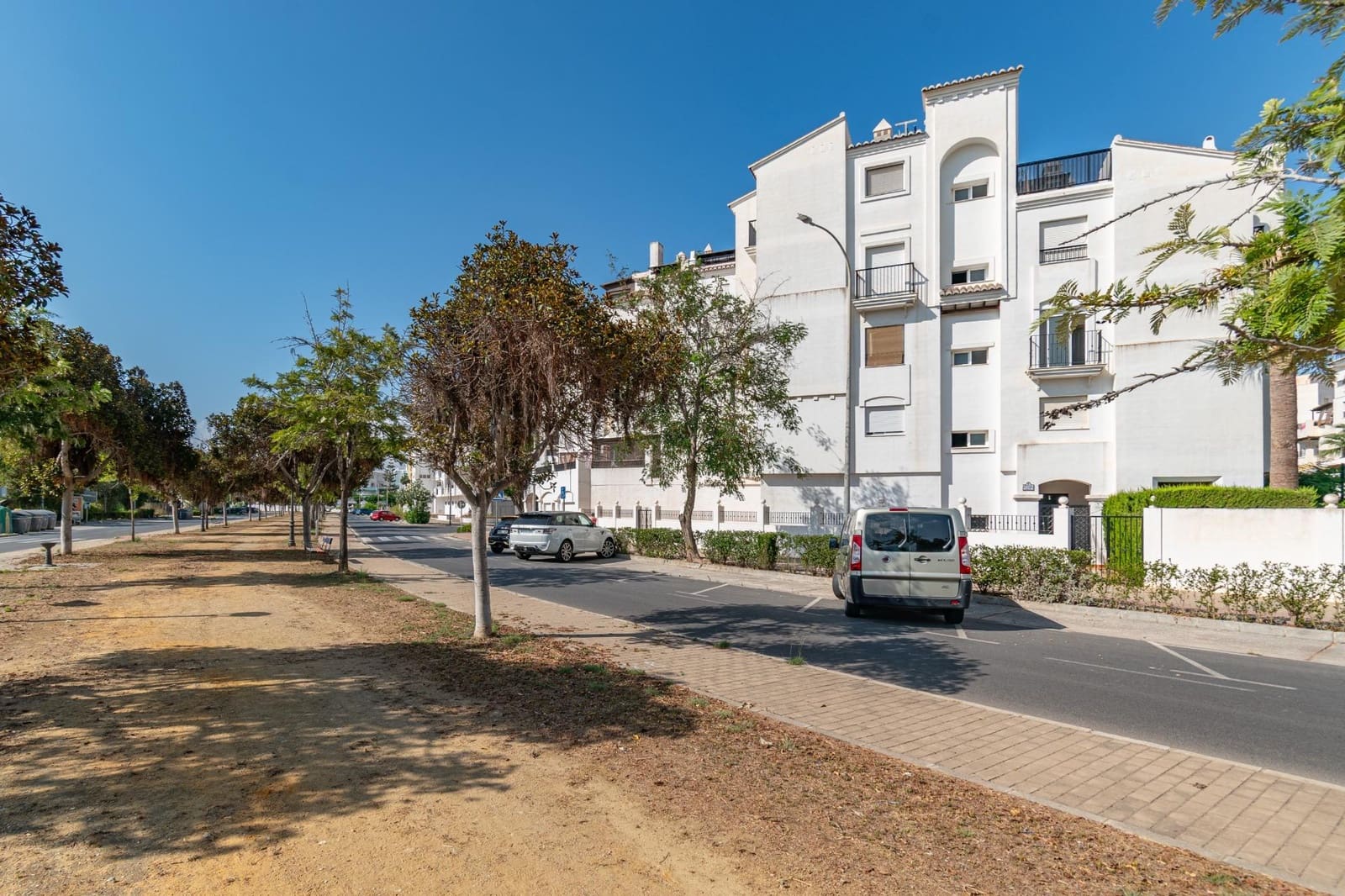 3 bedroom Flat for sale in Salobrena with garage - € 320,000 (Ref: 9675011)