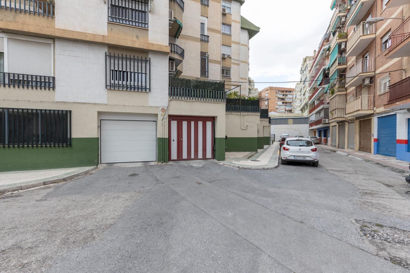 Garage for sale in Granada city - € 39,000 (Ref: 9675012)