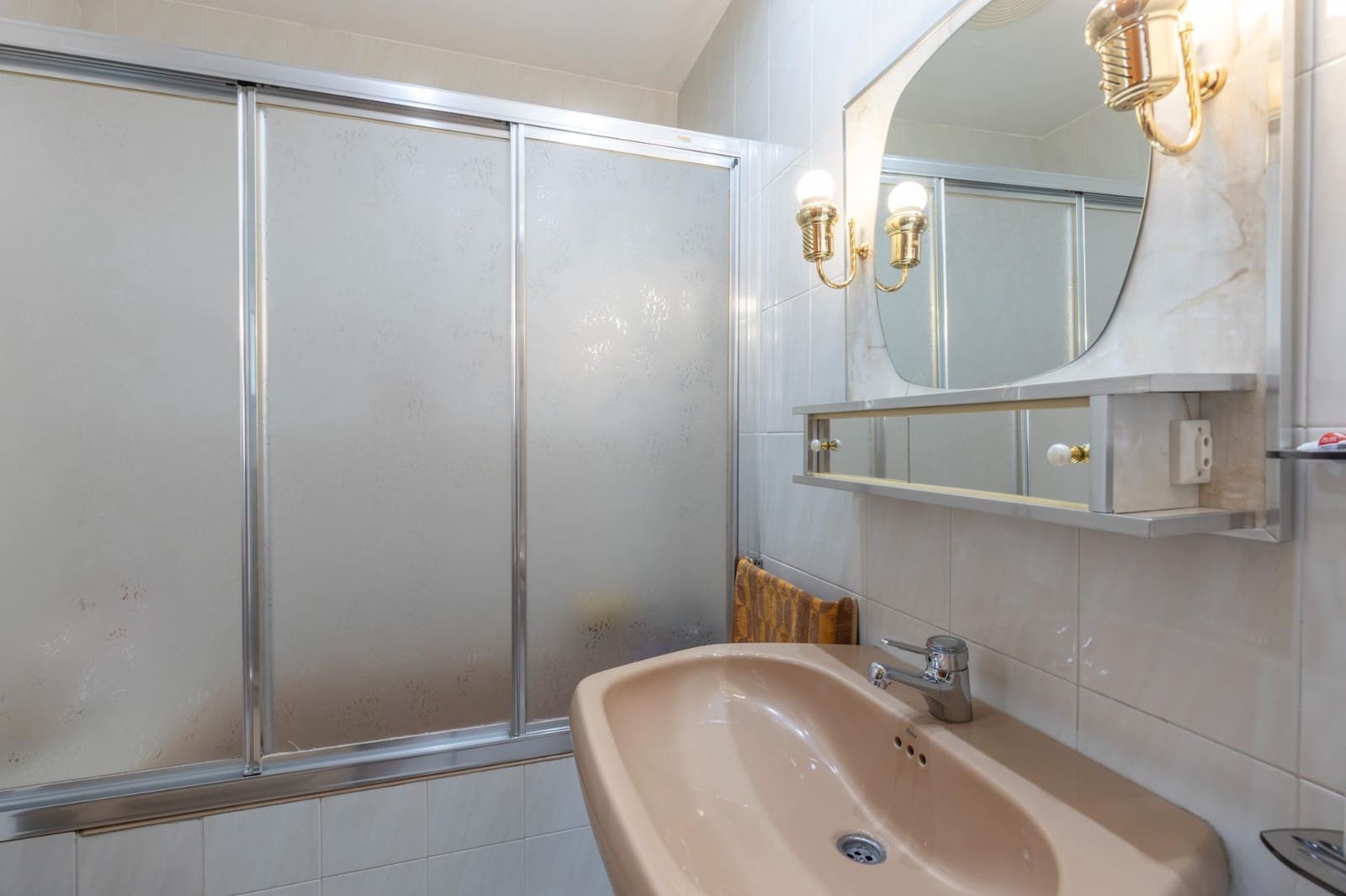 Pareado de 5 habitaciones en Jun en venta - 249.000 € (Ref: 9675015)