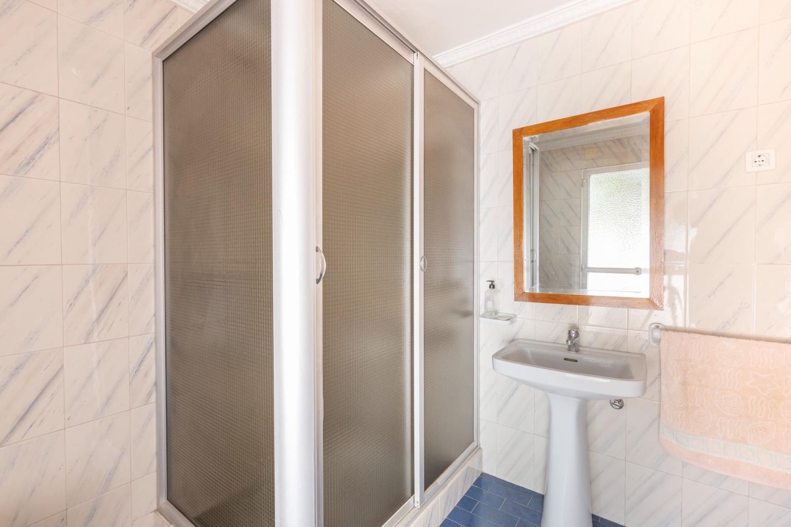 Pareado de 5 habitaciones en Jun en venta - 249.000 € (Ref: 9675015)