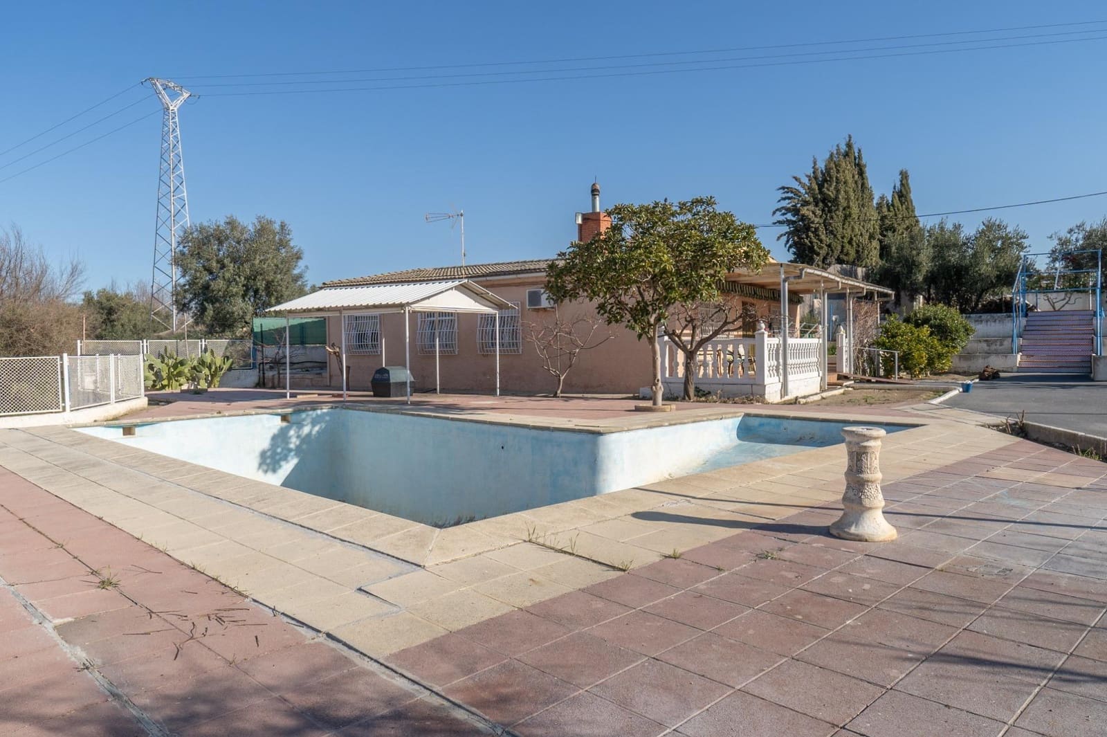 4 bedroom Business for sale in Alhendin with pool garage - € 990,000 (Ref: 9675016)